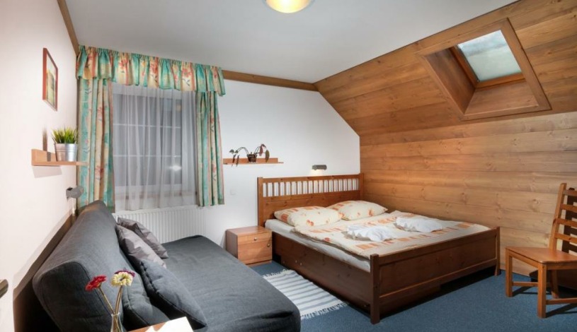 Pension Monika + Apartments Špindlerův Mlýn - Monika apartmá M9 - KING SIZE - (ca 120 m2) S KUCHYŇSKÝM KOUTEM pro 1-8 osob - 2 ložnice + obývací pokoj + kuchyň - BEZ SNÍDANĚ (lze dokoupit bufetovou snídani)